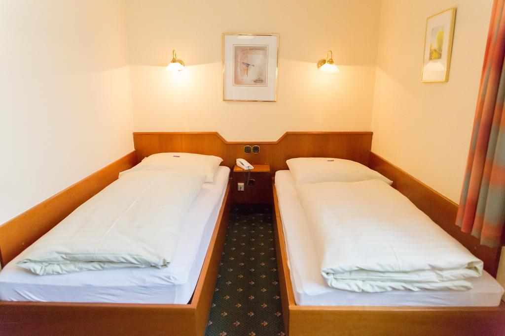 Hotel Cosima Vaterstetten Zimmer foto