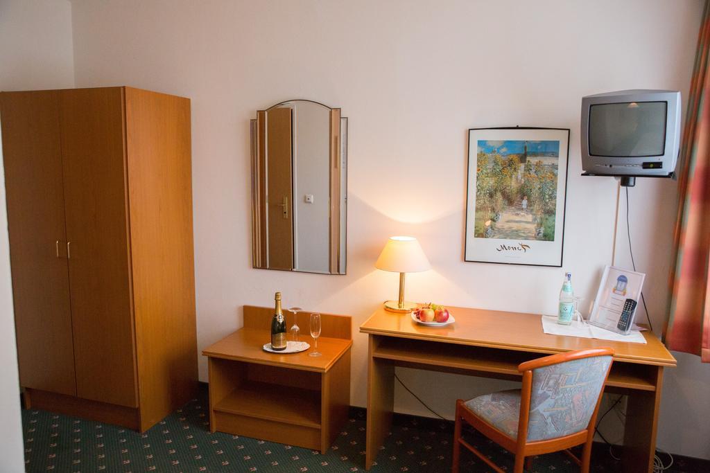 Hotel Cosima Vaterstetten Zimmer foto